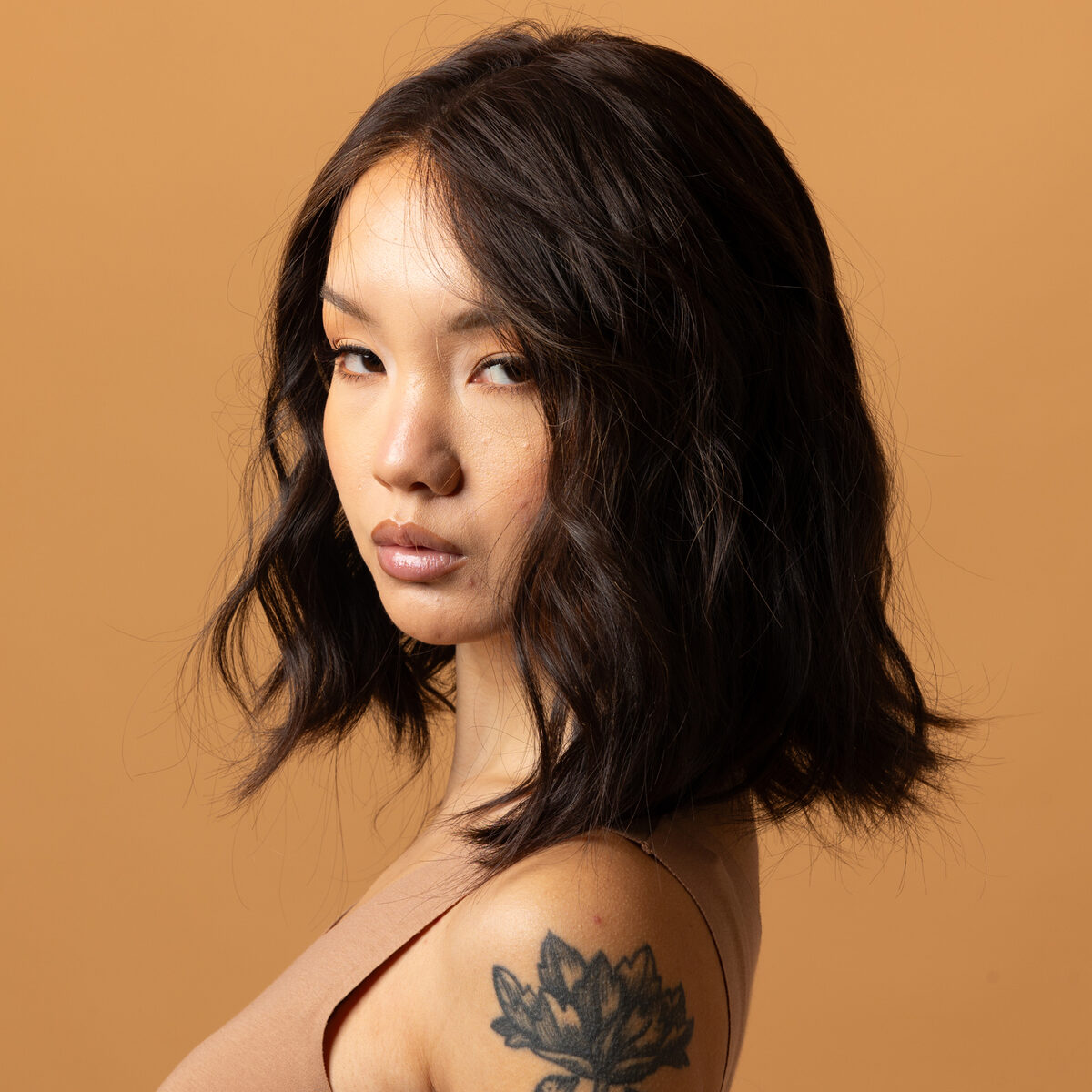 Image de Perruque en cheveux naturel vierge - Carré 15 cm - brun foncé