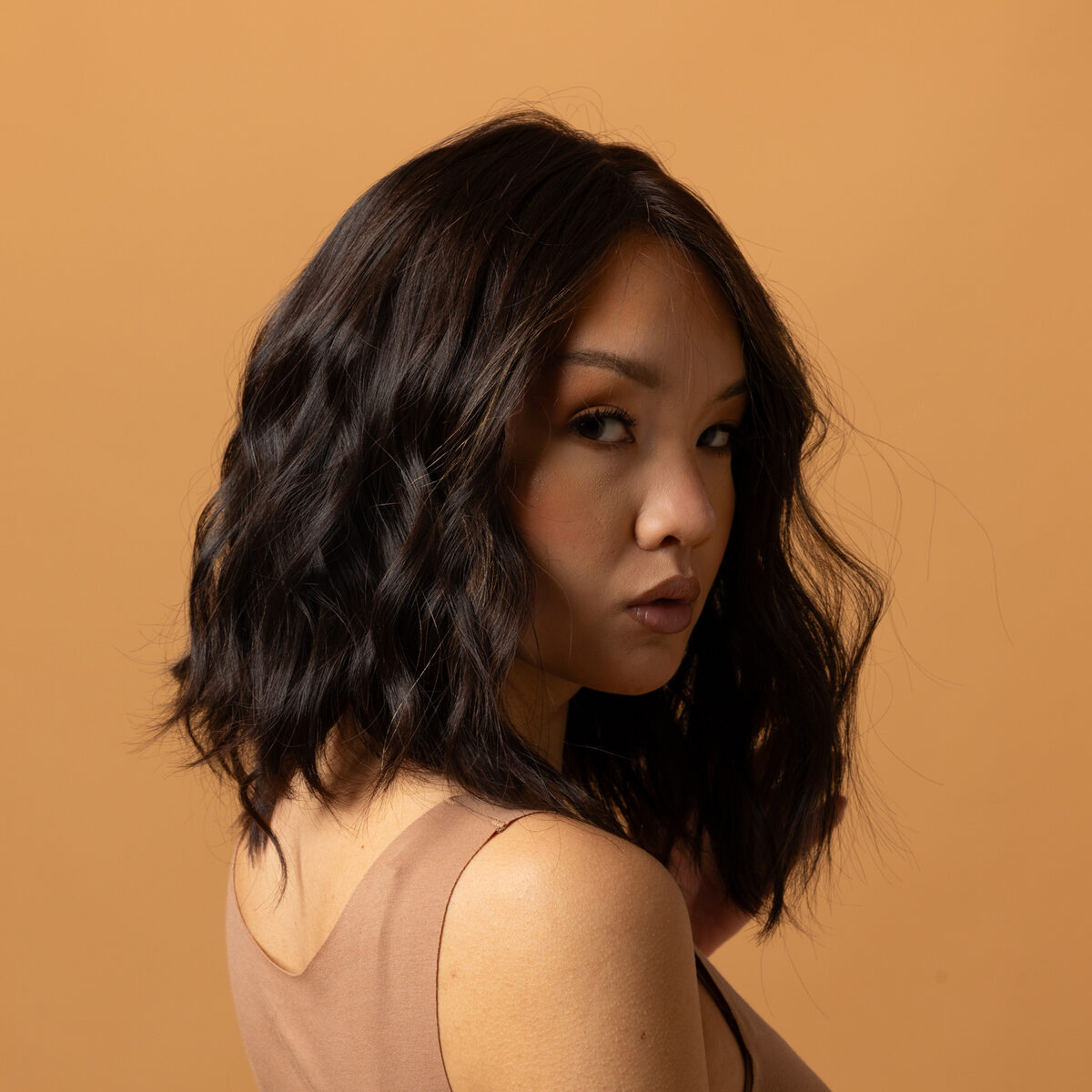 Image de Perruque en cheveux naturel vierge - Carré 15 cm - brun foncé