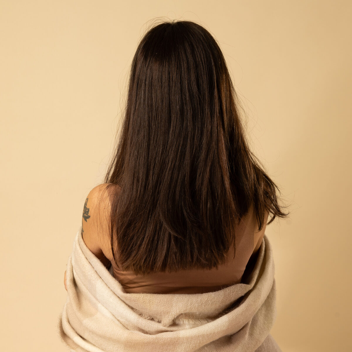 Image de Perruque en cheveux naturel vierge - Mi-longue 25 cm - brun foncé
